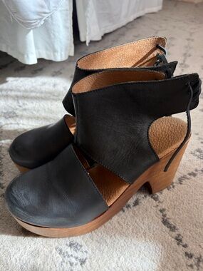 Free People Black Leather Cutout Platform Clogs